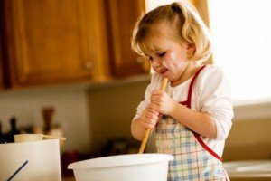 Учим малышку кулинарному искусству с 3 лет